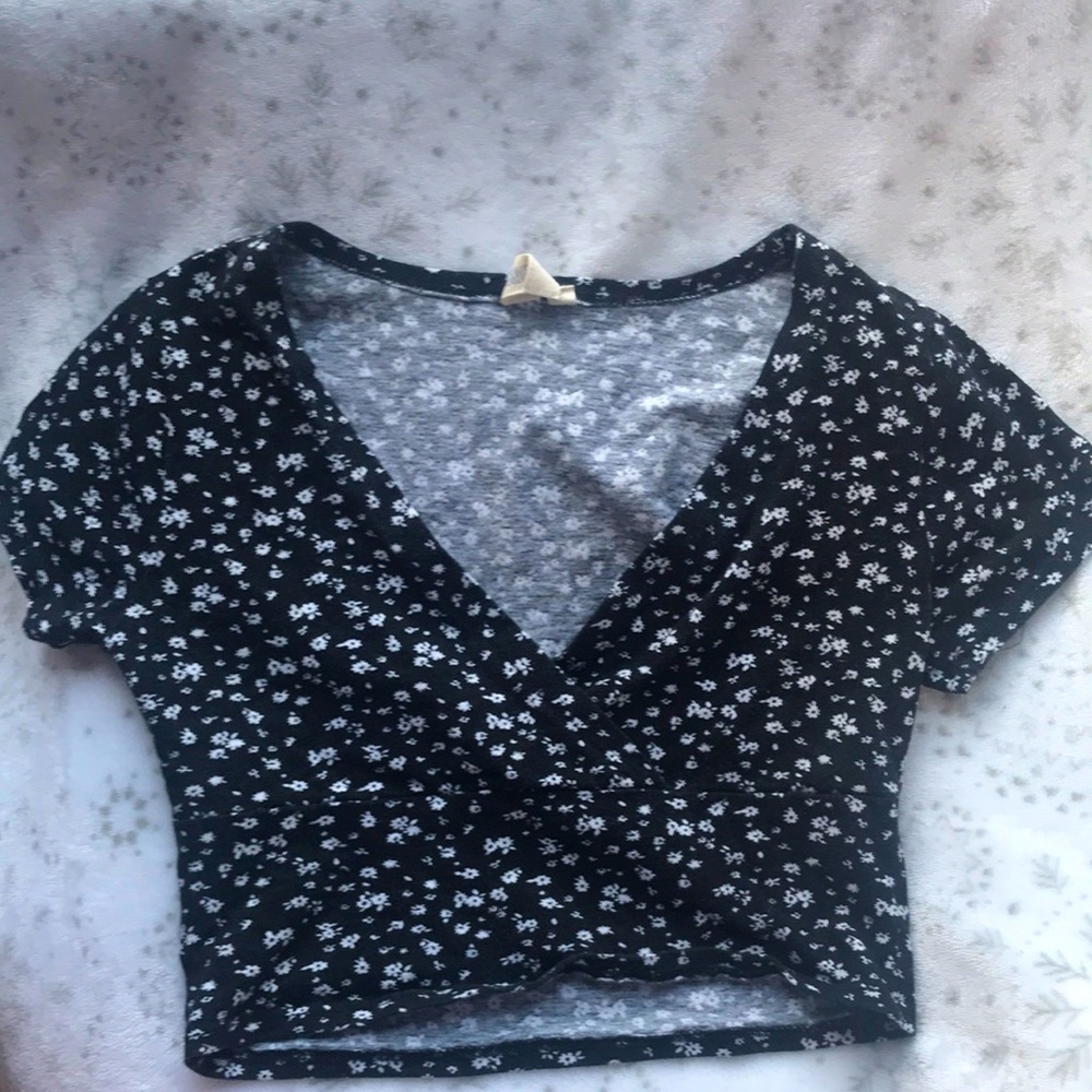 Floral black cropped top.
